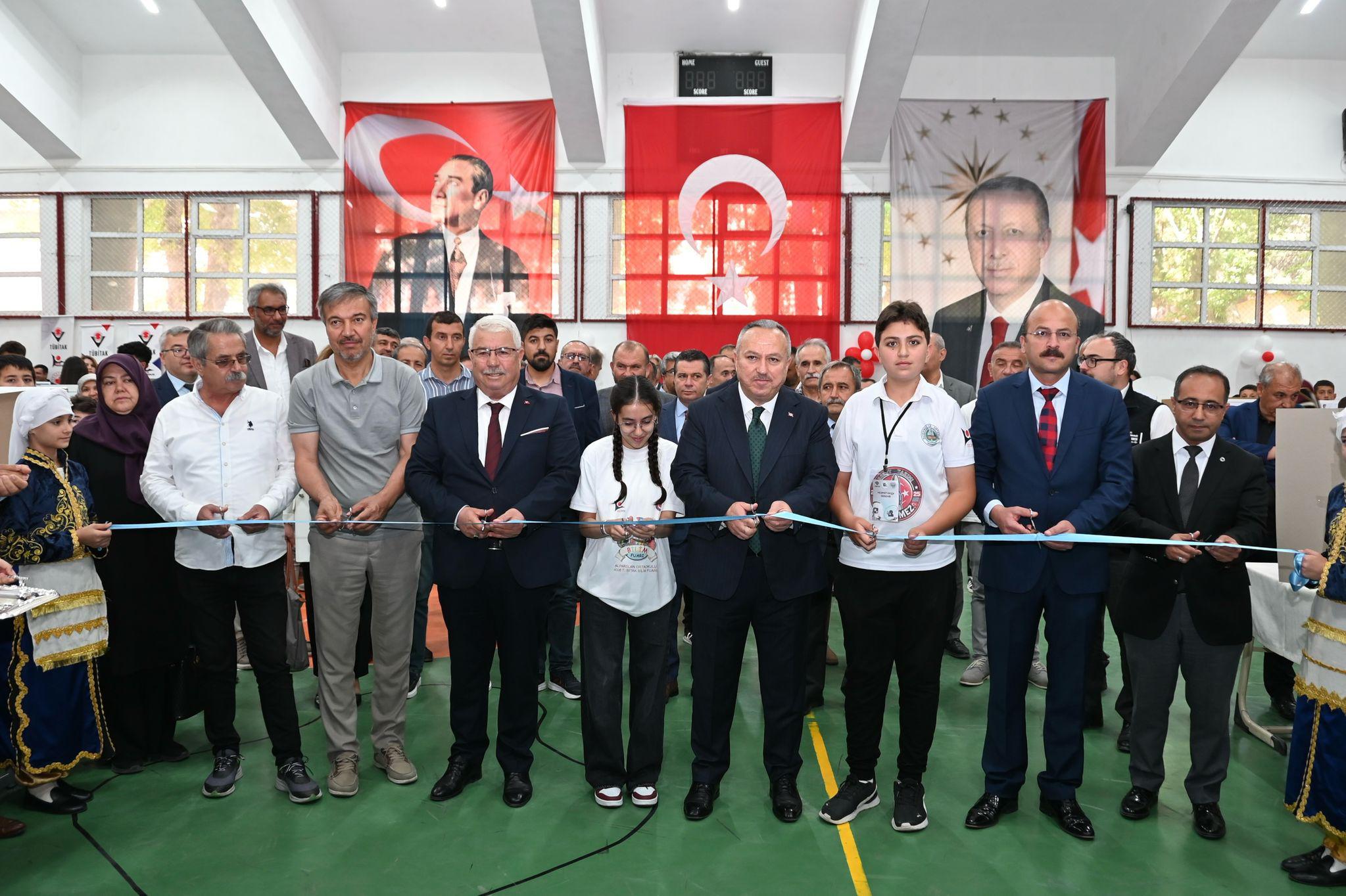TÜBİTAK 4006-C NEVŞEHİR BİLİM FUARI FESTİVALİ AÇILDI